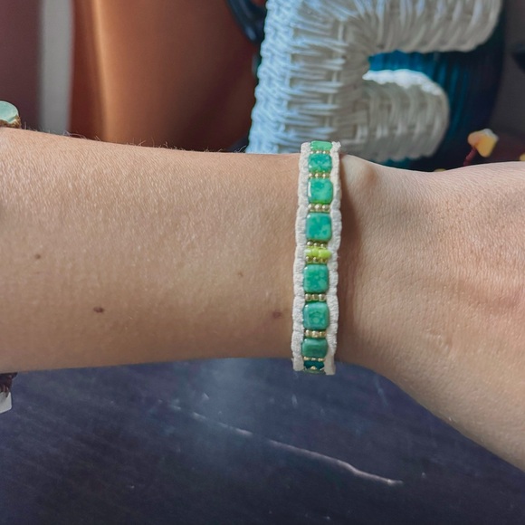 Green Tennis-Style Bracelet with Emerald-Like Gemstones - Picture 2 of 13